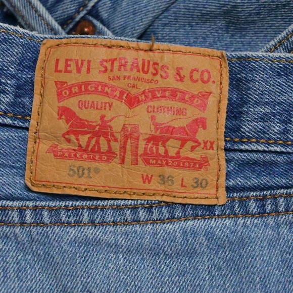 Levis 36 x 30 501 Original Button Fly Straight Light Wash Denim Jeans - Picture 3 of 7